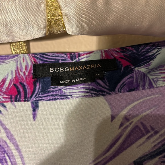 BCBG Maxazria size M gently worn . Great for the summer Pretty shades of purple - Picture 4 of 5